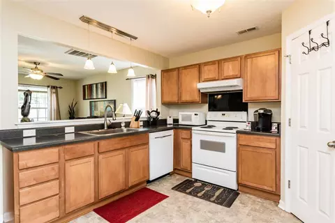 1301 Laurel Meadows Dr, Durham, NC 27704 photo 9