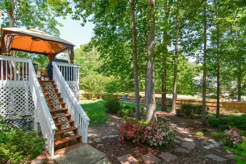 2305 Maplegreen Ln, Apex, NC 27502 photo 4