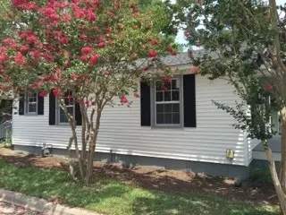 501 E Holmes St, Benson, NC 27504 photo 2