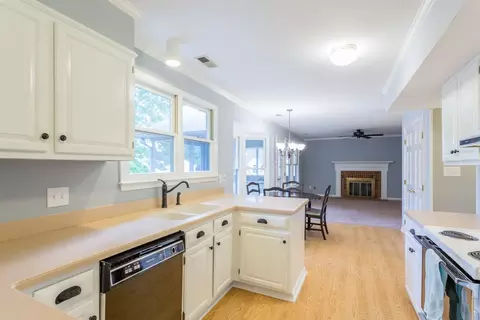 100 Dutton Ct, Cary, NC 27513 photo 6