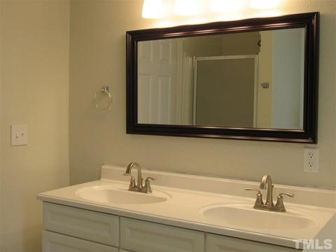 138 E Abbey Ct, Smithfield, NC 27577 photo 9