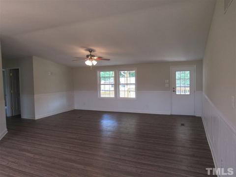 138 E Abbey Ct, Smithfield, NC 27577 photo 3