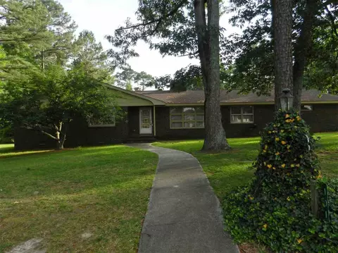 101 Crescent Dr, Pine Level, NC 27568 photo 1