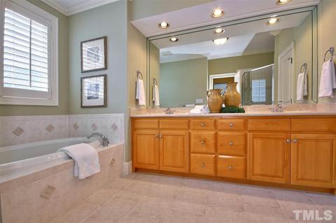 508 Devonhall Ln, Cary, NC 27518 photo 17