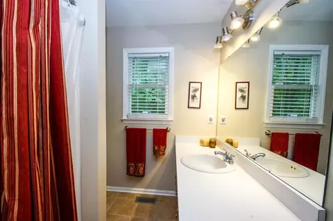 76 Dudley Cir, Durham, NC 27703 photo 12