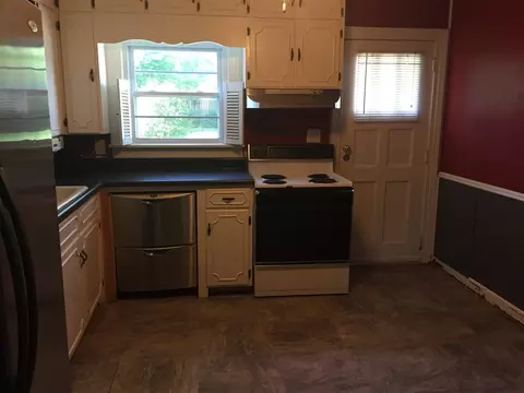 406 E J St, Erwin, NC 28339 photo 4
