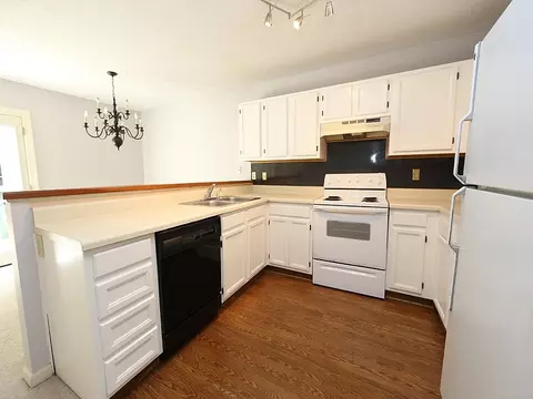 704 Gatehouse Ln, Durham, NC 27707 photo 5