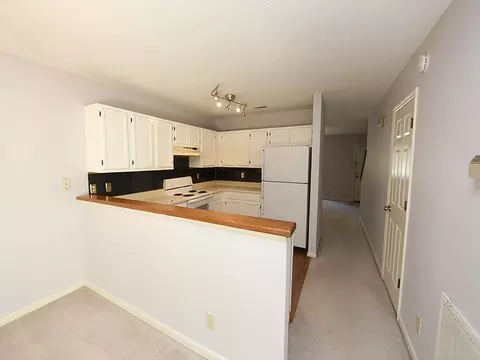 704 Gatehouse Ln, Durham, NC 27707 photo 6
