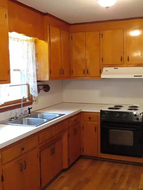 203 W B St, Erwin, NC 28339 photo 5