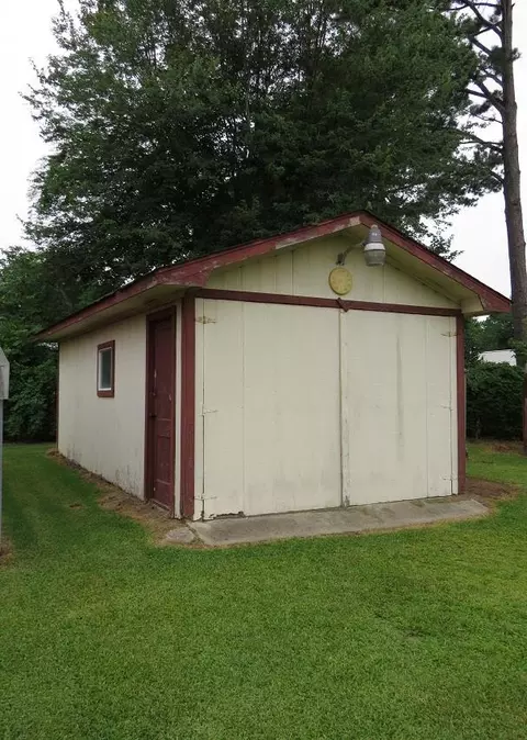203 W B St, Erwin, NC 28339 photo 24