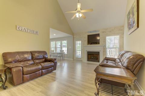 589 Tralee Dr, Smithfield, NC 27577 photo 4