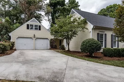 2905 Augusta Ct, Raleigh, NC 27607 photo 2
