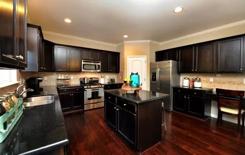 650 Hiddenbrook Dr, Durham, NC 27703 photo 5