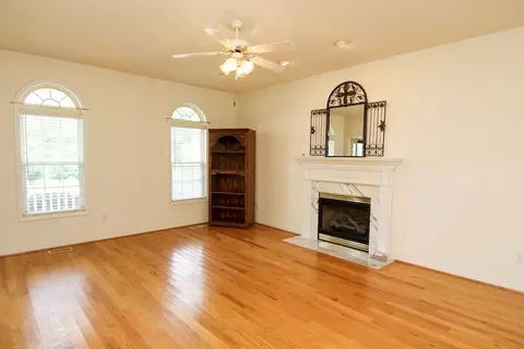 1204 Dixie Dr, Selma, NC 27576 photo 7