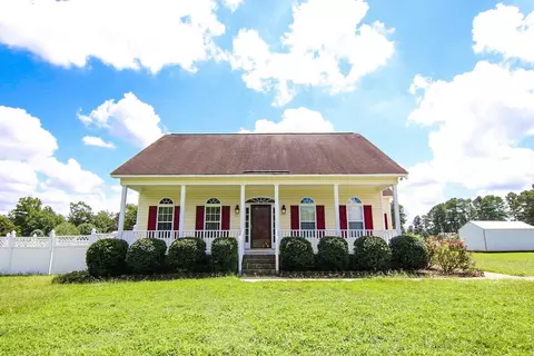 1204 Dixie Dr, Selma, NC 27576 photo 2