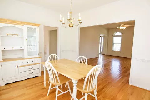 1204 Dixie Dr, Selma, NC 27576 photo 9