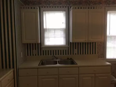 308 E I St, Erwin, NC 28339 photo 4