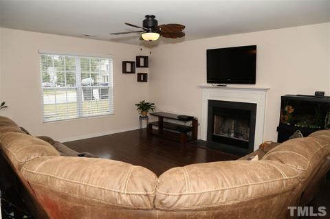 6630 Frogstool Ln, Raleigh, NC 27610 photo 4