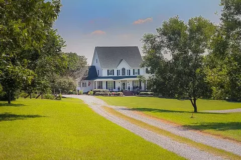 136 S Pleasant Coates Rd, Benson, NC 27504 photo 2