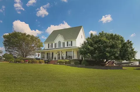 136 S Pleasant Coates Rd, Benson, NC 27504 photo 3