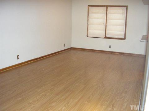 5 Parkridge Ct, Durham, NC 27705 photo 2