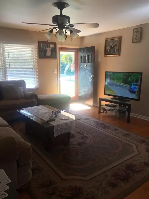 1003 N Johnson St, Benson, NC 27504 photo 3