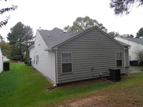 9 Windsor Glen Dr, Durham, NC 27703 photo 6