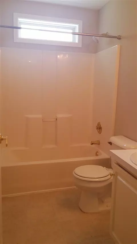 9 Windsor Glen Dr, Durham, NC 27703 photo 4