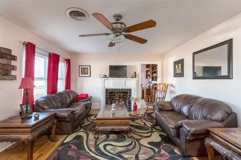 406 N Johnson St N, Benson, NC 27504 photo 8