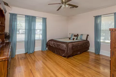 406 N Johnson St N, Benson, NC 27504 photo 3