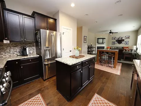 829 Poplar St, Durham, NC 27703 photo 4