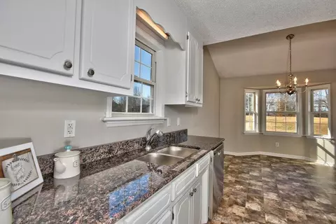 159 Lansing Dr, Benson, NC 27504 photo 2