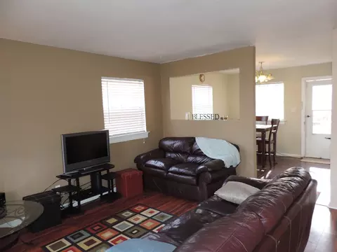 8 Kramer Pl, Durham, NC 27703 photo 4