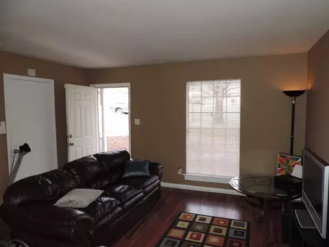 8 Kramer Pl, Durham, NC 27703 photo 2