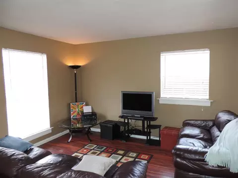 8 Kramer Pl, Durham, NC 27703 photo 3