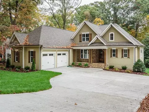 404 Stacy St, Raleigh, NC 27607 photo 1