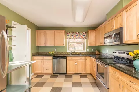 413 Pinecroft Dr, Raleigh, NC 27609 photo 8