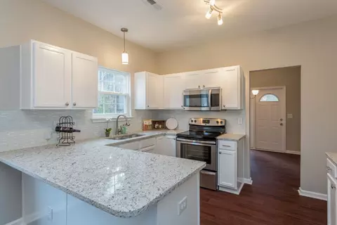 408 Summer Breeze Dr, Durham, NC 27704 photo 2