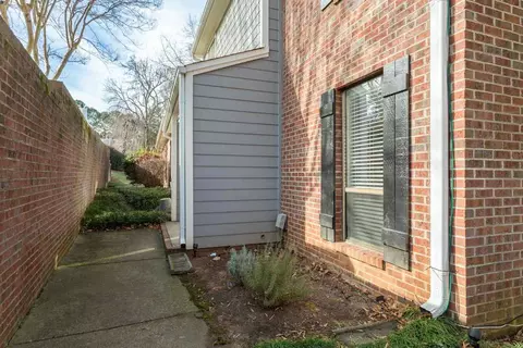202 Clancy Cir, Cary, NC 27511 photo 3