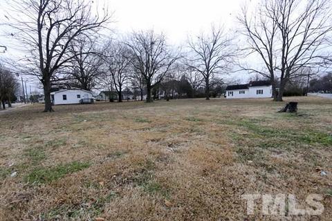 106 E Noble St, Selma, NC 27576 photo 1