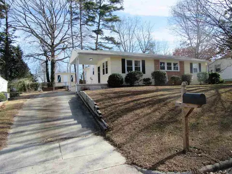 3512 Apache Dr, Raleigh, NC 27609 photo 1