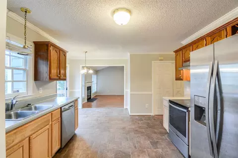 608 Chadbourne Dr, Durham, NC 27703 photo 3