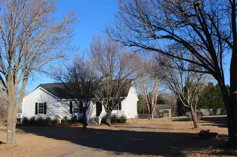 108 Lansing Dr, Benson, NC 27504 photo 2