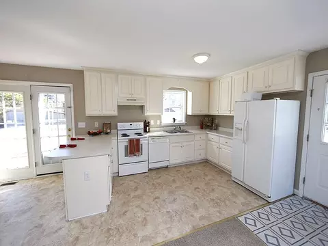 310 Flowers St, Smithfield, NC 27577 photo 4