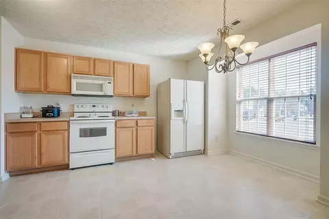 1039 Statler Dr, Durham, NC 27703 photo 3