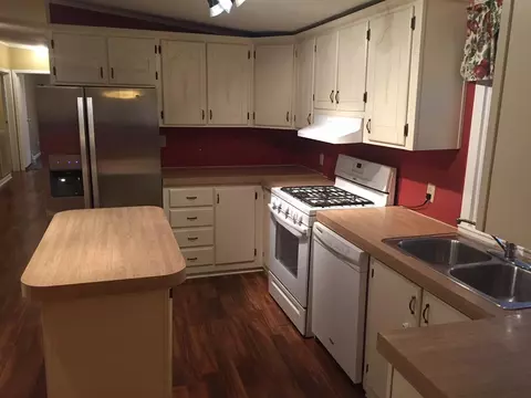 300 Grace Rd, Benson, NC 27504 photo 5