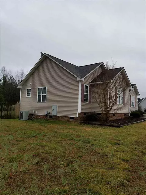 102 Fox Chase Ln, Smithfield, NC 27577 photo 4