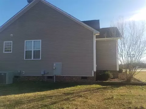 102 Fox Chase Ln, Smithfield, NC 27577 photo 3