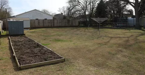 305 W E St, Erwin, NC 28339 photo 8
