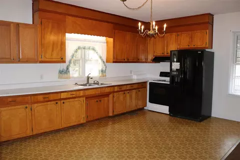 305 W E St, Erwin, NC 28339 photo 12